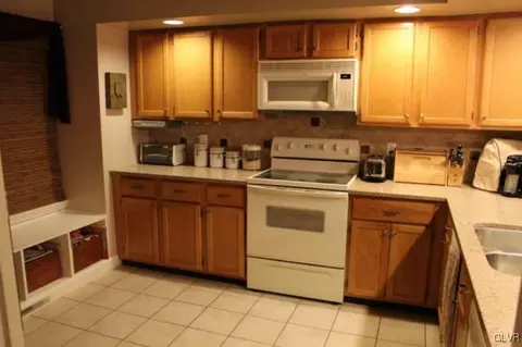 107 Commonwealth Dr, Bethlehem, PA 18020 photo 3