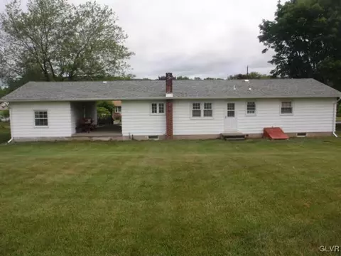 233 E 2nd St, Wind Gap, PA 18091 photo 10