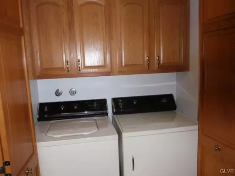 233 E 2nd St, Wind Gap, PA 18091 photo 6
