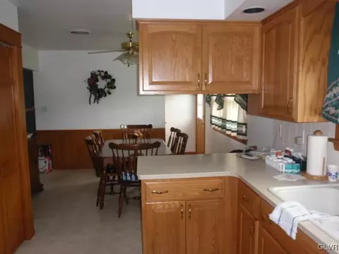 233 E 2nd St, Wind Gap, PA 18091 photo 4