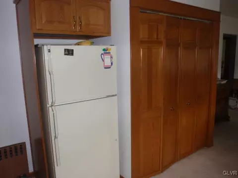 233 E 2nd St, Wind Gap, PA 18091 photo 5