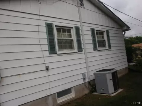 233 E 2nd St, Wind Gap, PA 18091 photo 11