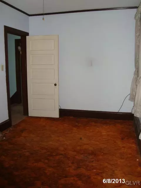 209 E High St, Hellertown, PA 18055 photo 10