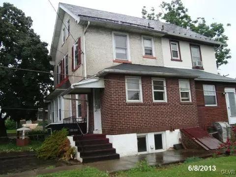 209 E High St, Hellertown, PA 18055 photo 2