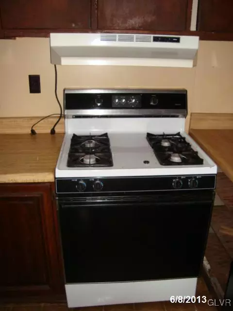 209 E High St, Hellertown, PA 18055 photo 6