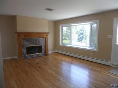 509 Easter Ter, Bath, PA 18014 photo 2