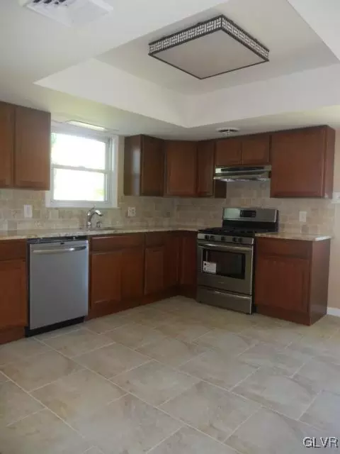 509 Easter Ter, Bath, PA 18014 photo 4
