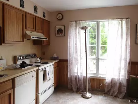1427 Robert St, Fullerton, PA 18052 photo 9