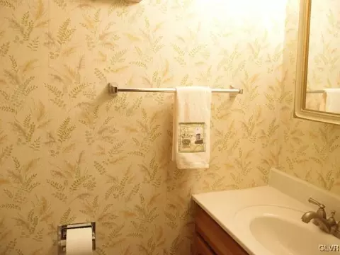 1427 Robert St, Fullerton, PA 18052 photo 11