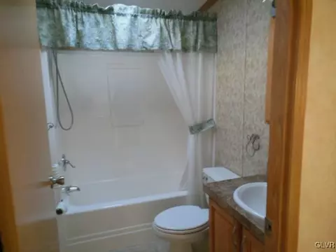 264 Magnolia Ct, Bath, PA 18014 photo 10
