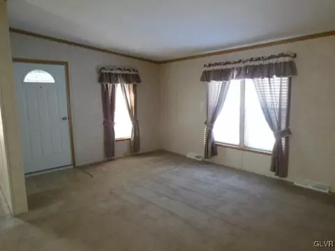 264 Magnolia Ct, Bath, PA 18014 photo 3