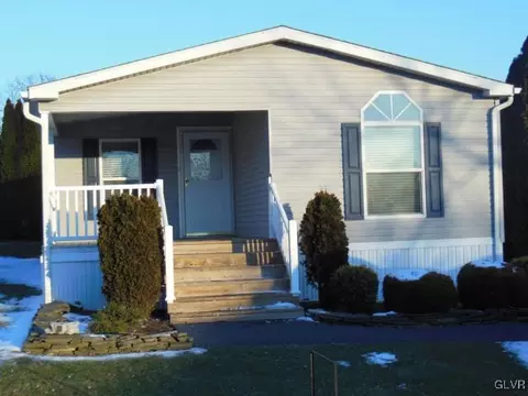 264 Magnolia Ct, Bath, PA 18014 photo 2