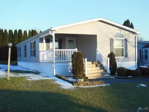 264 Magnolia Ct, Bath, PA 18014 photo 1