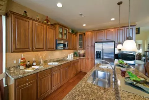1003 Resolution Dr, Bethlehem, PA 18017 photo 8