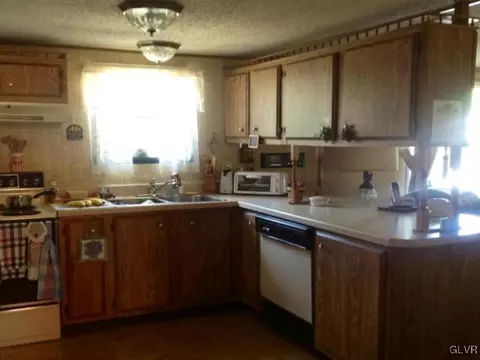 274 Silverwind Ct, Bath, PA 18014 photo 6