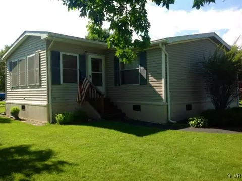 274 Silverwind Ct, Bath, PA 18014 photo 2