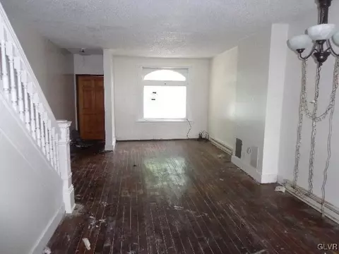 913 E 4th St, Bethlehem, PA 18015 photo 2