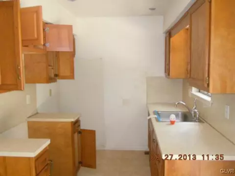 416 Old Forge Dr, Bath, PA 18014 photo 4