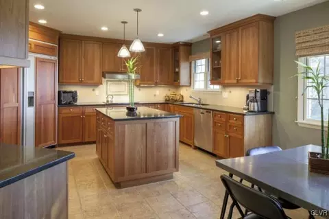 1019 Stone Stack Dr, Bethlehem, PA 18015 photo 4