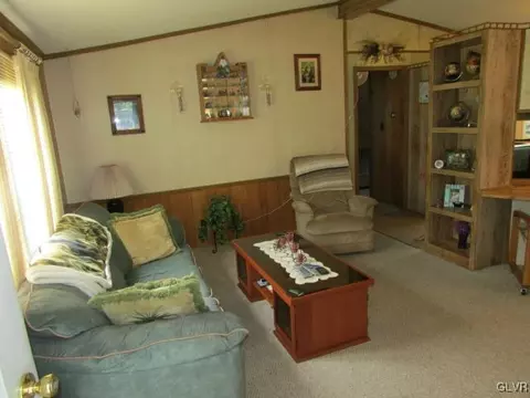 7 Longridge Ct, Bath, PA 18014 photo 3