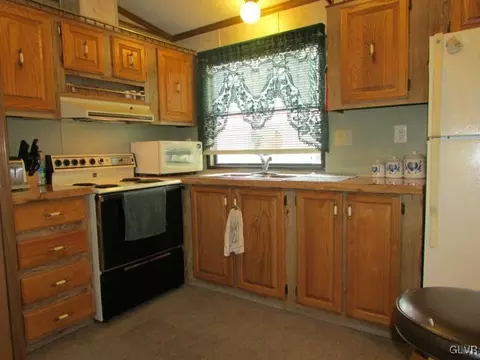 7 Longridge Ct, Bath, PA 18014 photo 2