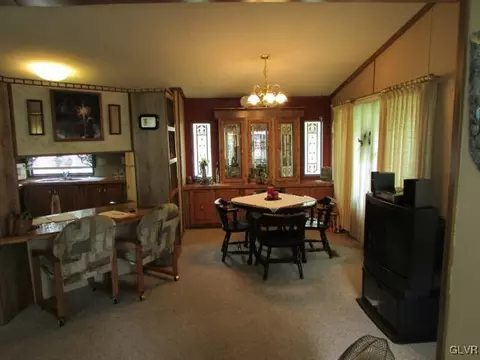 7 Longridge Ct, Bath, PA 18014 photo 4