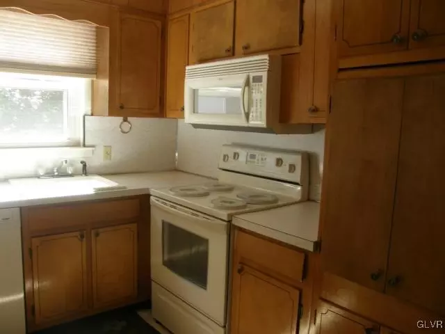  918 Turner St, Emmaus, PA 18049 photo 4