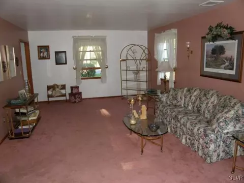 479 Nazareth Dr, Bath, PA 18014 photo 4