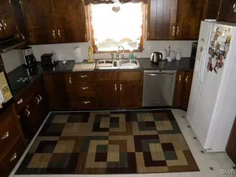 479 Nazareth Dr, Bath, PA 18014 photo 8