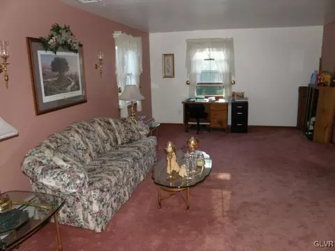 479 Nazareth Dr, Bath, PA 18014 photo 5