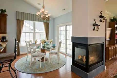 1018 Resolution Dr, Bethlehem, PA 18017 photo 4