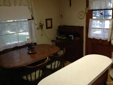 37 E High St, Hellertown, PA 18055 photo 5