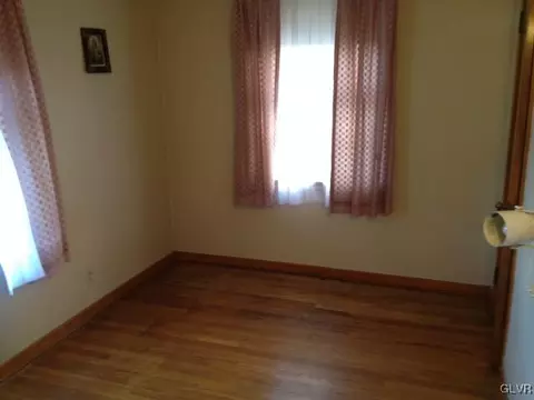37 E High St, Hellertown, PA 18055 photo 8