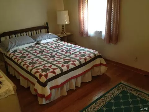 37 E High St, Hellertown, PA 18055 photo 9
