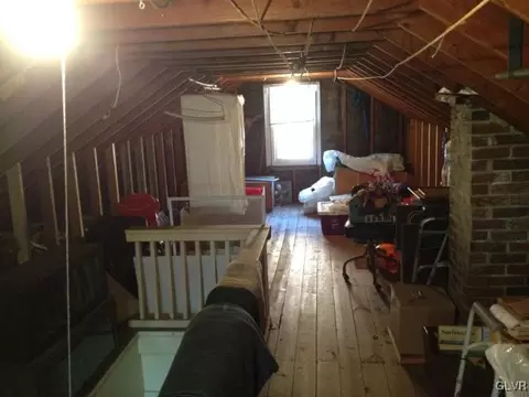 37 E High St, Hellertown, PA 18055 photo 13