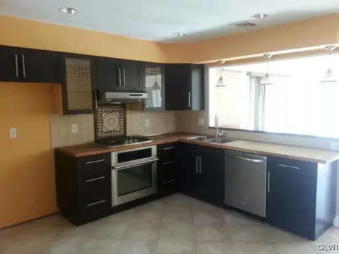 3944 Devonshire Rd, Bethlehem, PA 18020 photo 3