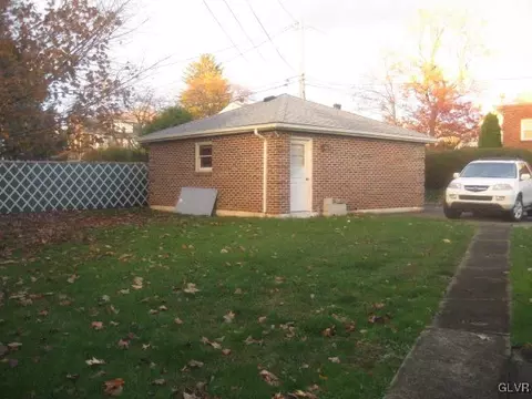 2009 Easton Ave, Bethlehem, PA 18017 photo 3
