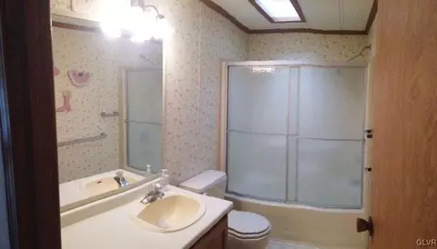 62 Wildbriar Ct S, Bath, PA 18014 photo 8