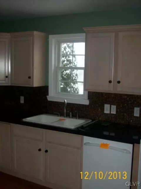 3945 Devonshire Rd, Bethlehem, PA 18020 photo 2