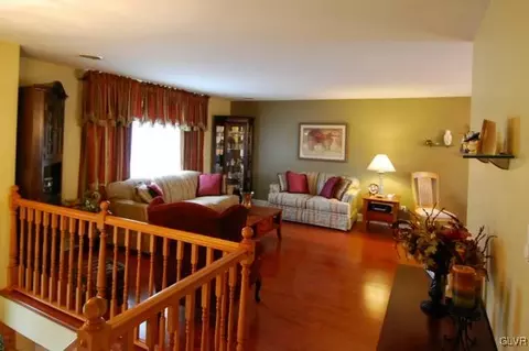 2406 Ivan St, Bethlehem, PA 18020 photo 2