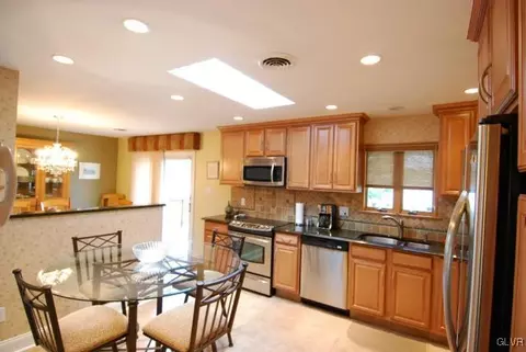 2406 Ivan St, Bethlehem, PA 18020 photo 7