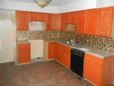 215 Old Forge Dr, Bath, PA 18014 photo 5