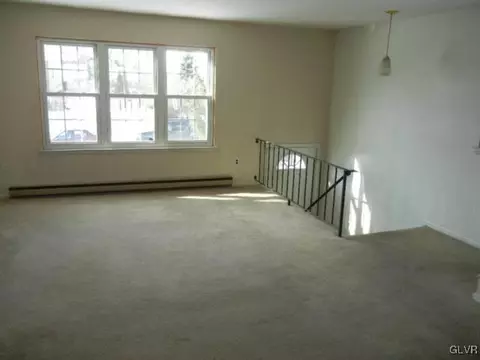 215 Old Forge Dr, Bath, PA 18014 photo 3
