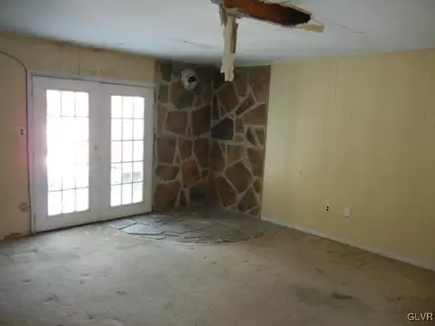 215 Old Forge Dr, Bath, PA 18014 photo 10