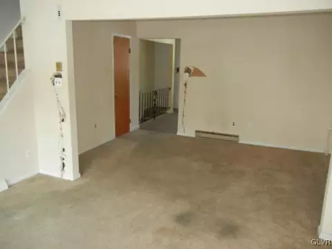 215 Old Forge Dr, Bath, PA 18014 photo 4
