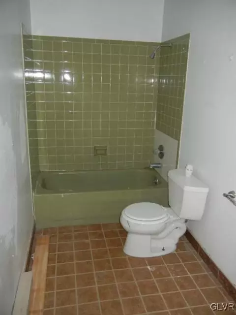 215 Old Forge Dr, Bath, PA 18014 photo 7