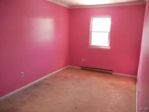 215 Old Forge Dr, Bath, PA 18014 photo 9