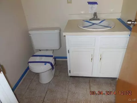 505 Old Forge Dr, Bath, PA 18014 photo 5