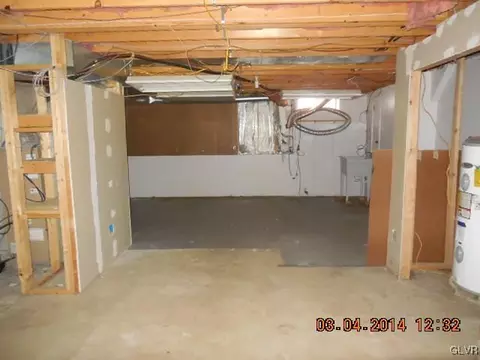505 Old Forge Dr, Bath, PA 18014 photo 6