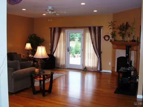 376 Apple Dr, Bath, PA 18014 photo 5